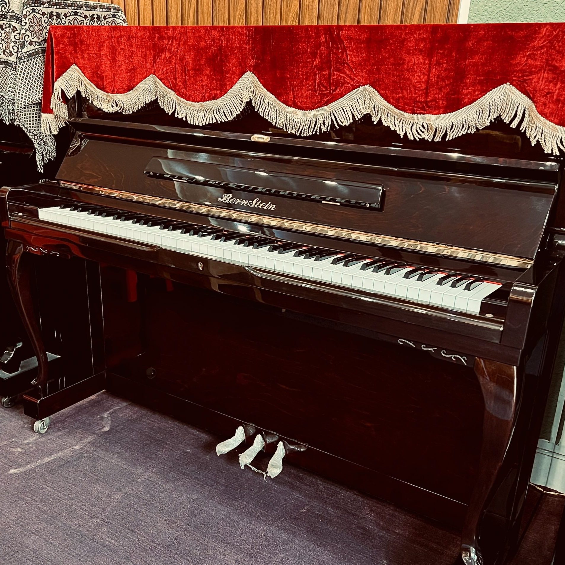 Piano Bernstein TB-220